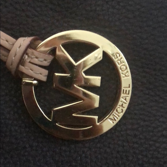 Micheal Kors bag - Picture 2 of 3